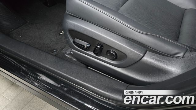 Lexus UX 2024 — photo 30