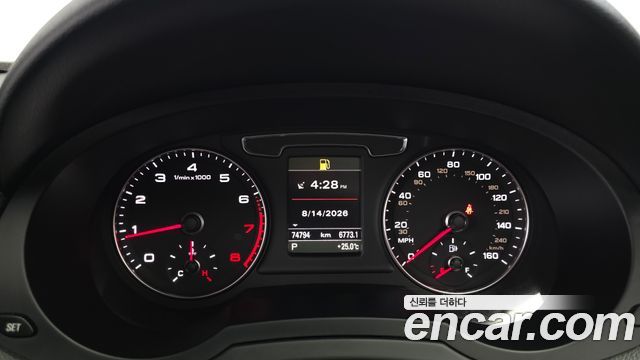 Audi Q3 2016 — photo 8