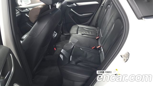 Audi Q3 2016 — photo 11