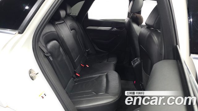 Audi Q3 2016 — photo 12