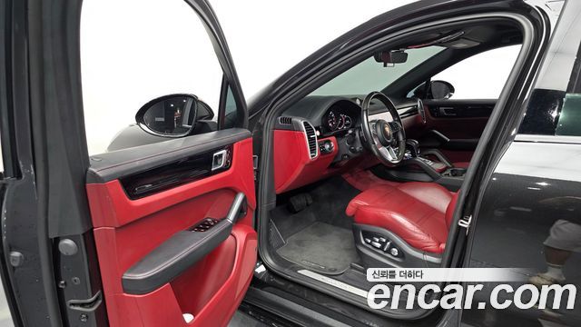 Porsche Cayenne 2020 — photo 10