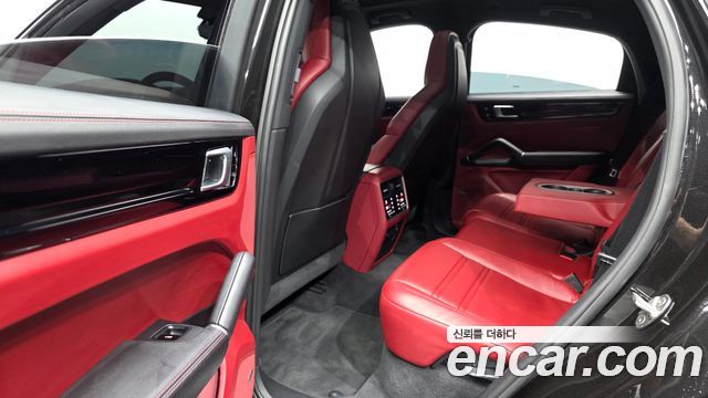 Porsche Cayenne 2020 — photo 11