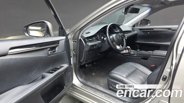 Lexus ES 2016 — photo 10