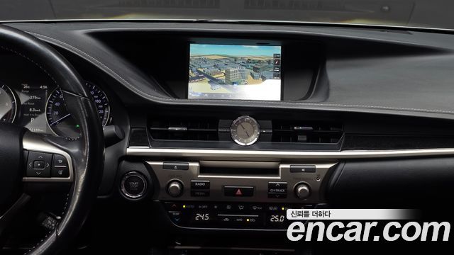 Lexus ES 2016 — photo 14