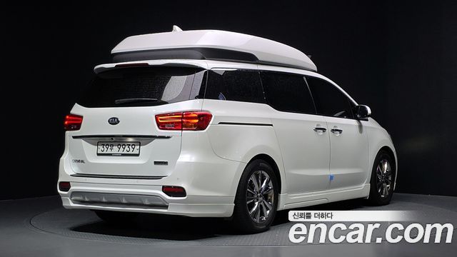 Kia Canival 2019 — photo 2