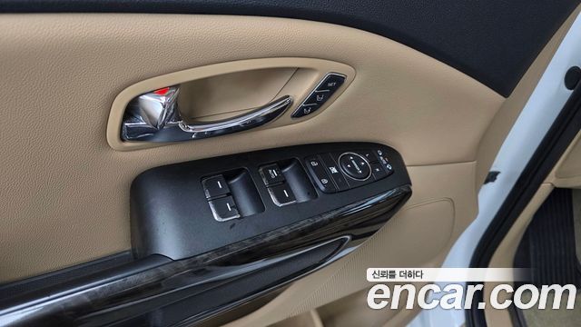 Kia Canival 2019 — photo 28