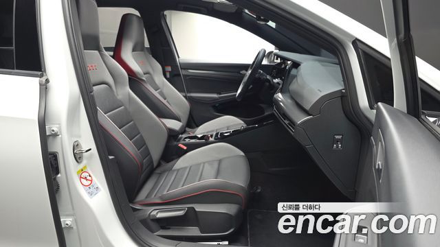 Volkswagen Golf 2024 — photo 11