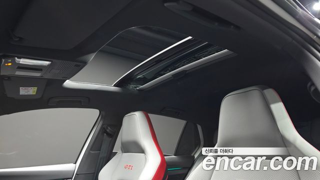 Volkswagen Golf 2024 — photo 18