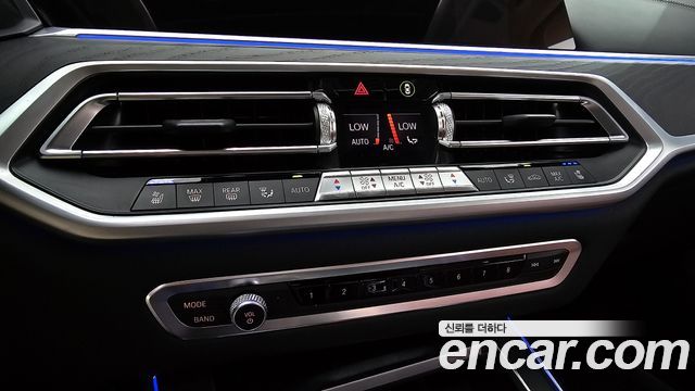 BMW X7 2021 — photo 24