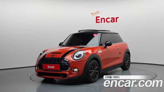 Mini Cooper 2019 — photo 1