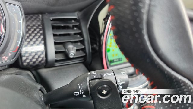 Mini Cooper 2019 — photo 28
