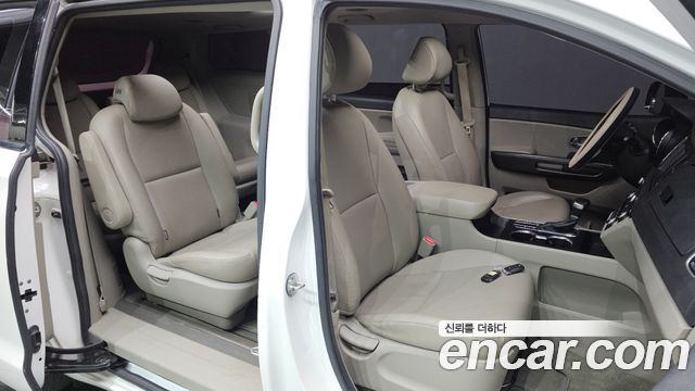 Kia Canival 2019 — photo 11