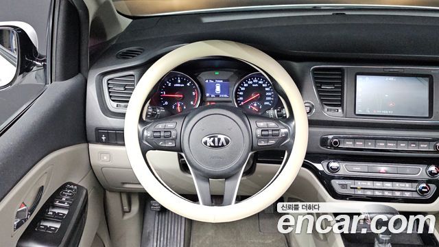 Kia Canival 2019 — photo 12