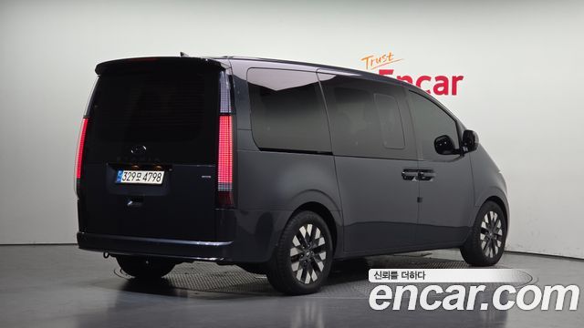Hyundai Staria 2023 — photo 2