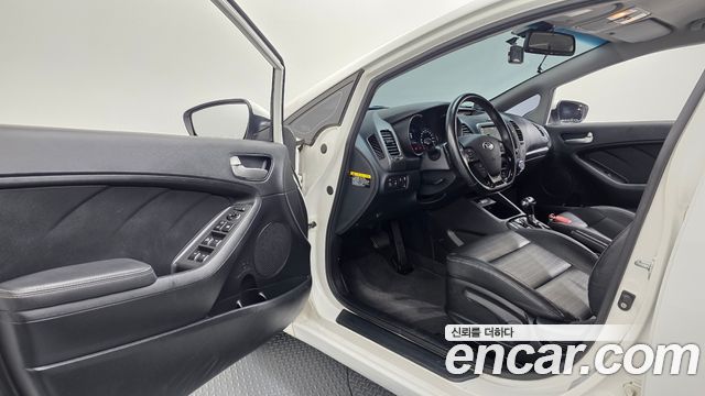 Kia K3 2016 — photo 10