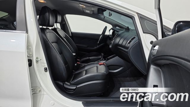 Kia K3 2016 — photo 11