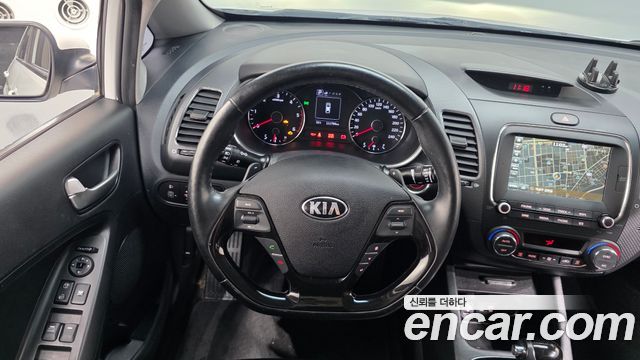 Kia K3 2016 — photo 13