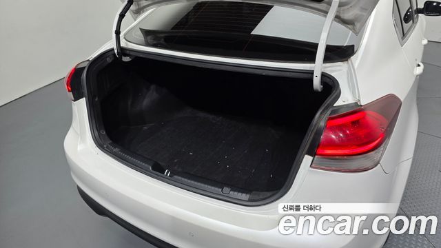 Kia K3 2016 — photo 20