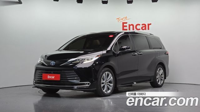 Toyota Sienna 2022 — photo 1