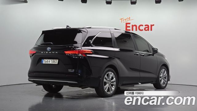 Toyota Sienna 2022 — photo 2