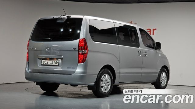 Hyundai Starex 2017 — photo 2