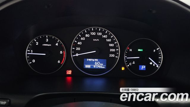 Hyundai Starex 2017 — photo 11