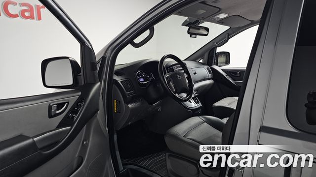 Hyundai Starex 2017 — photo 13