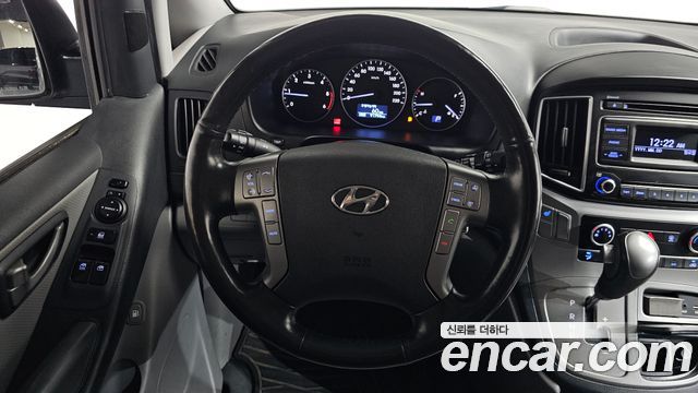 Hyundai Starex 2017 — photo 19