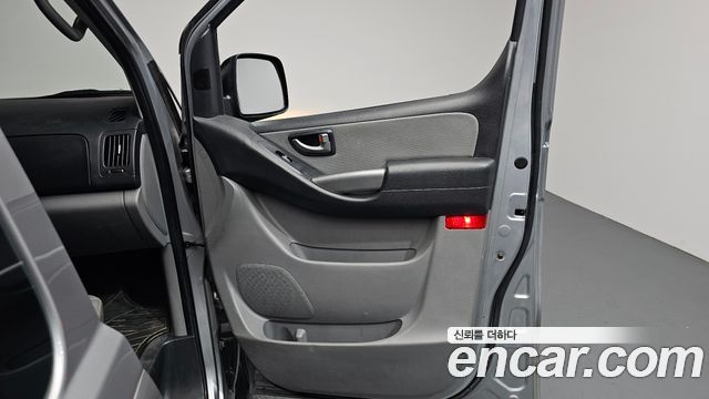 Hyundai Starex 2017 — photo 14