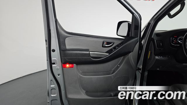 Hyundai Starex 2017 — photo 15