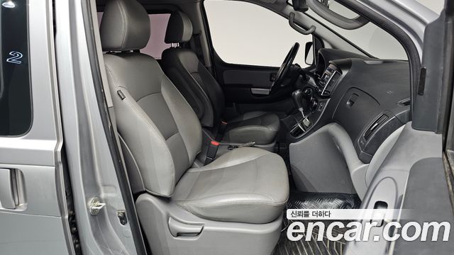 Hyundai Starex 2017 — photo 16