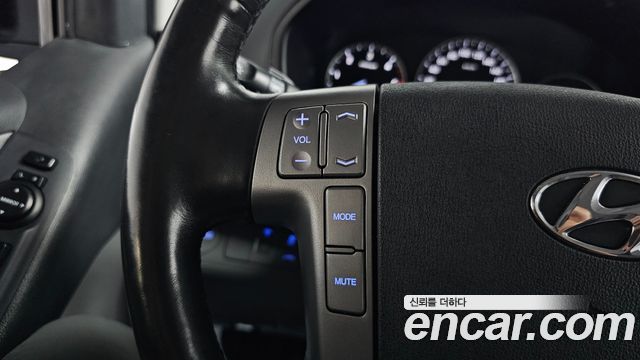 Hyundai Starex 2017 — photo 29