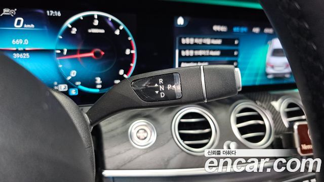 Mercedes-Benz E-Class 2021 — photo 12