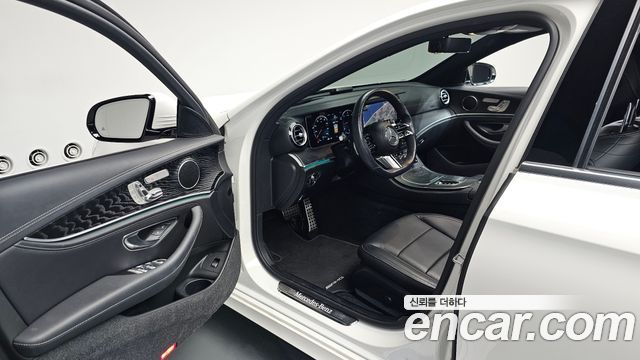 Mercedes-Benz E-Class 2021 — photo 13