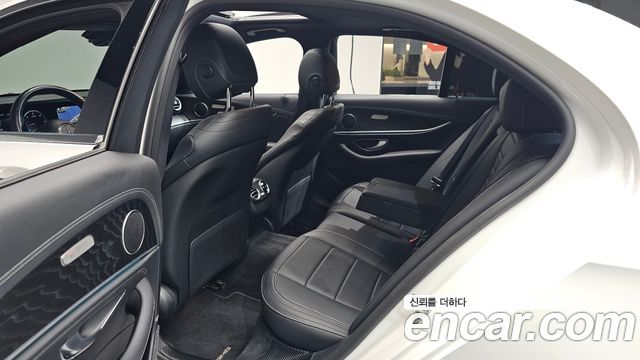 Mercedes-Benz E-Class 2021 — photo 17