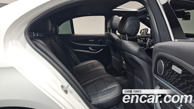 Mercedes-Benz E-Class 2021 — photo 18