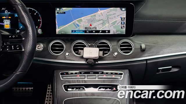 Mercedes-Benz E-Class 2021 — photo 23