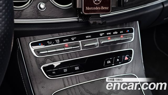 Mercedes-Benz E-Class 2021 — photo 26