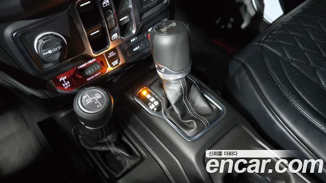 Jeep Wrangler 2025 — photo 12