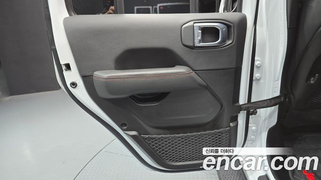 Jeep Wrangler 2025 — photo 15