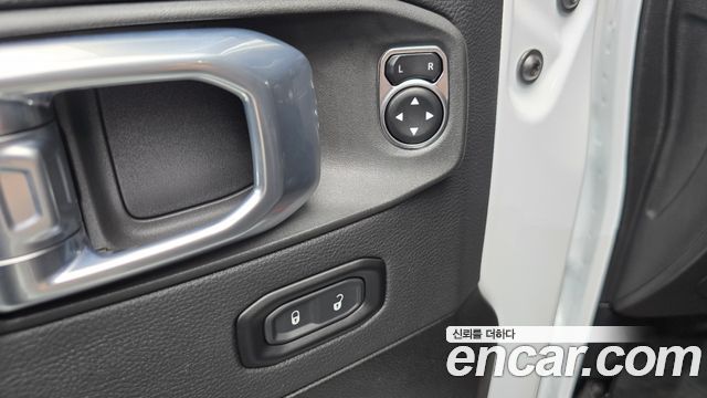 Jeep Wrangler 2025 — photo 28