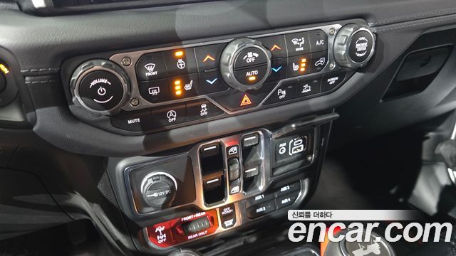 Jeep Wrangler 2025 — photo 30
