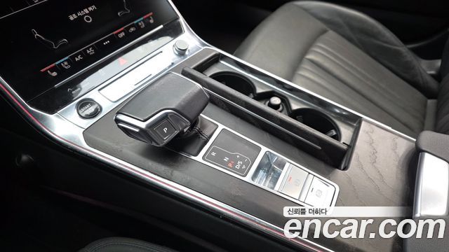 Audi A6 2021 — photo 12