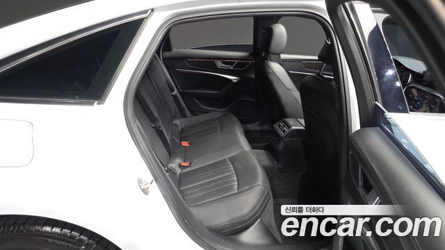 Audi A6 2021 — photo 18
