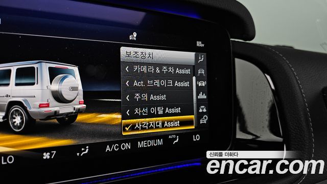 Mercedes-Benz G-Class 2021 — photo 16