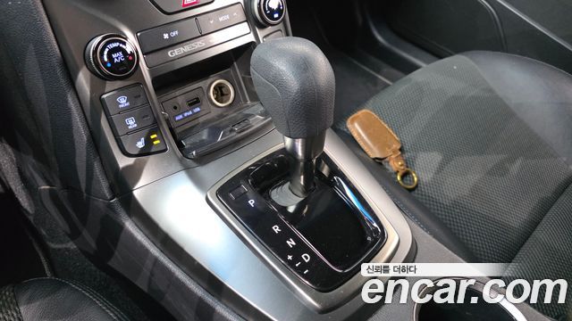 Hyundai Genesis 2014 — photo 9