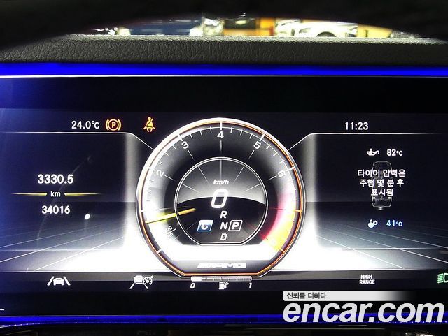 Mercedes-Benz G-Class 2022 — photo 16