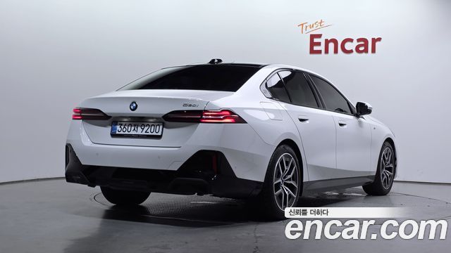 BMW 5-Series 2025 — photo 2