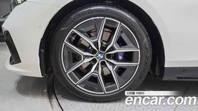 BMW 5-Series 2025 — photo 5