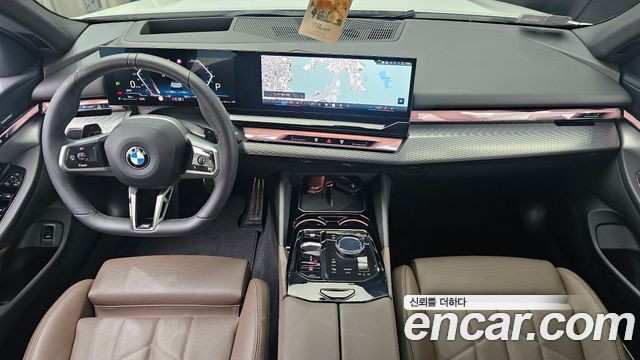 BMW 5-Series 2025 — photo 10